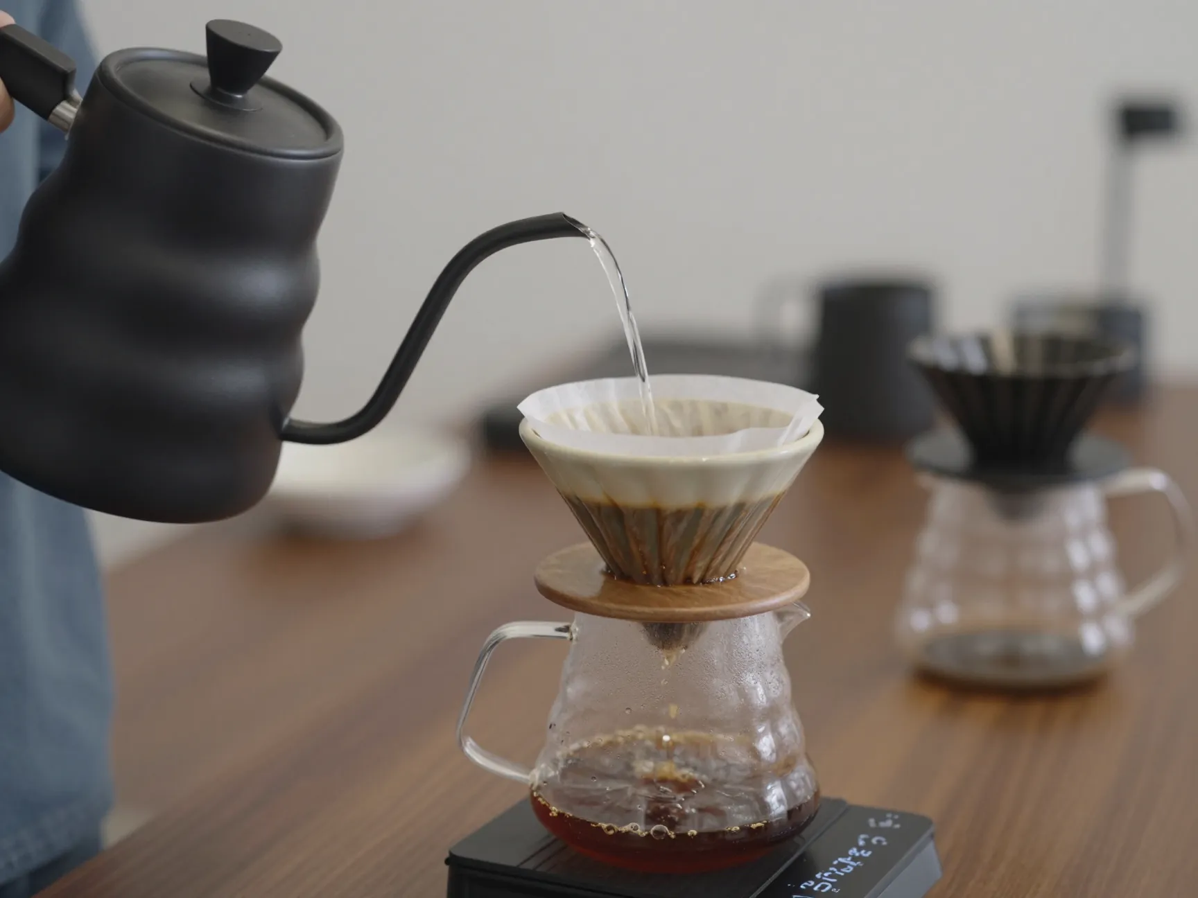 Gooseneck kettle pouring into v60 brewer on scale