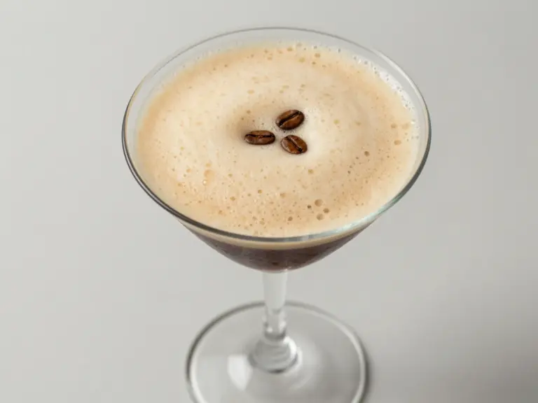 Read more about the article 8 Must-Try Espresso Martini Recipes Featuring Espresso Vodka