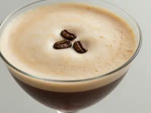 Read more about the article 8 Steps to Make an Espresso Martini That Rivals a Bar’s